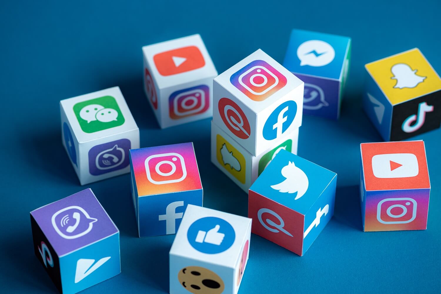Les Nouveaux R seaux Sociaux Et Les M dias Suivre NOIISE